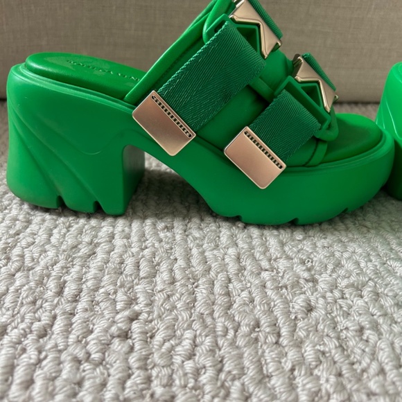 Bottega Veneta Green Flash Sandals - Picture 2 of 4